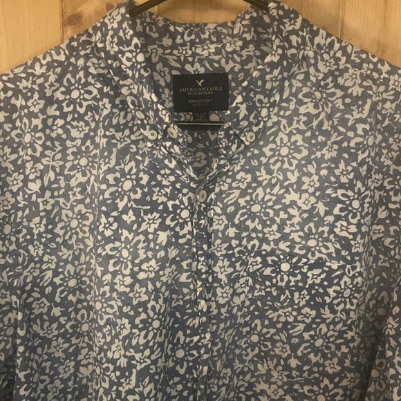 Like new xl patterned American eagle button up - Picture 2 of 2